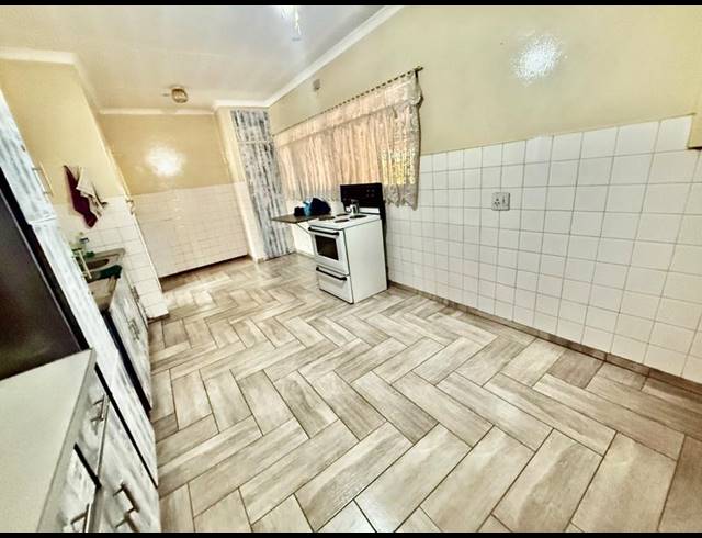 4 BEDROOM HOUSE FOR SALE IN VANDERBIJLPARK CE 4